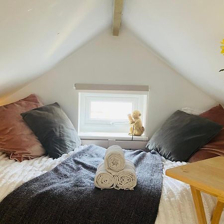 Отель Cosy Cart Shed Ившем Экстерьер фото